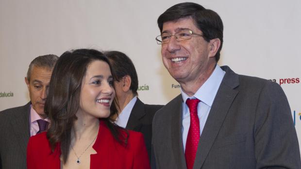 El líder de Ciudadanos en Andalucía, Juan Marín, junto a su compañera de partido, Inés Arrimadas