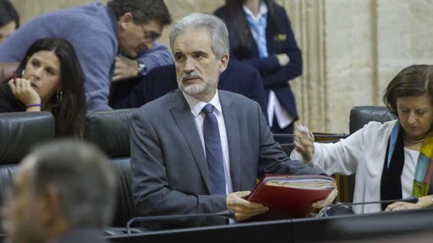 El consejero Aquilino Alonso durante un reciente debate en el Parlamento de Andalucía
