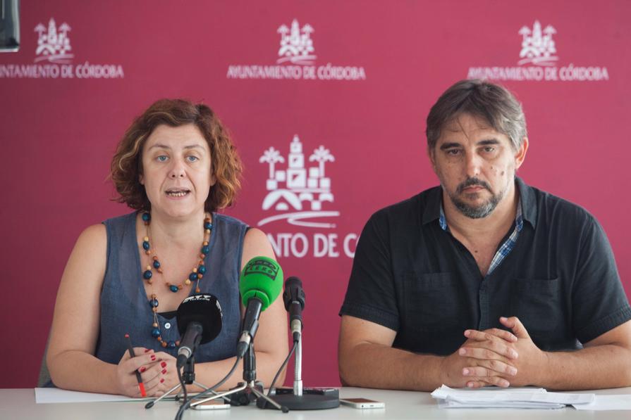 Alba Doblas, junto al gerente de Vimcorsa