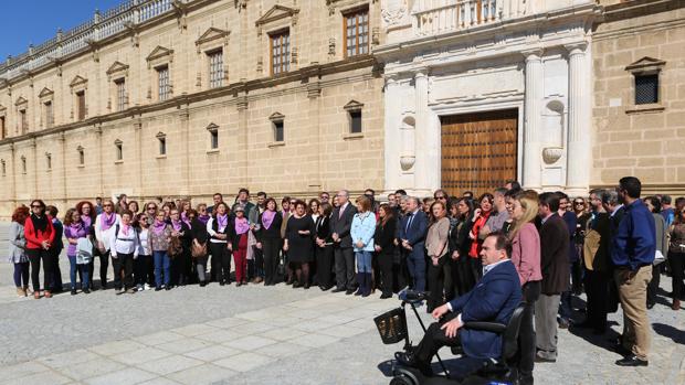 Los partidos dejan en el aire subirse la asignación en el Parlamento