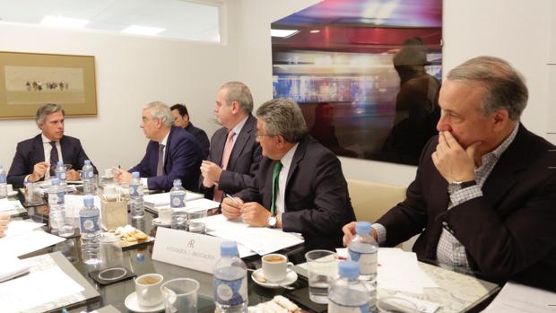 Desayuno coloquio sobre el impuesto de sucesiones, en el bufete de abogados A. Rozados