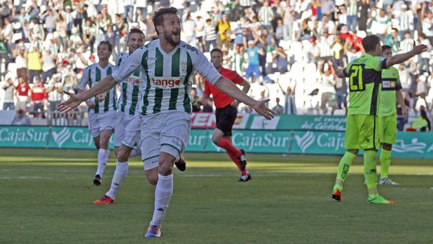 Héctor Rodas celebra el gol del triunfo que marcó ante el Elche