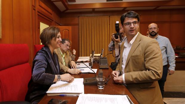 Isabel Ambrosio y Pedro García, en un Pleno