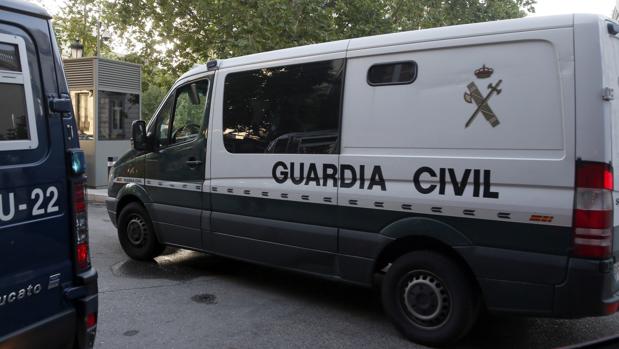 Heridos cinco guardias civiles en Jaén tras saltarse un coche un control