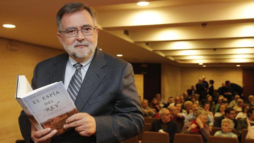 José Calvo Poyato, durante una presentación de su último libro, «El espía del Rey»