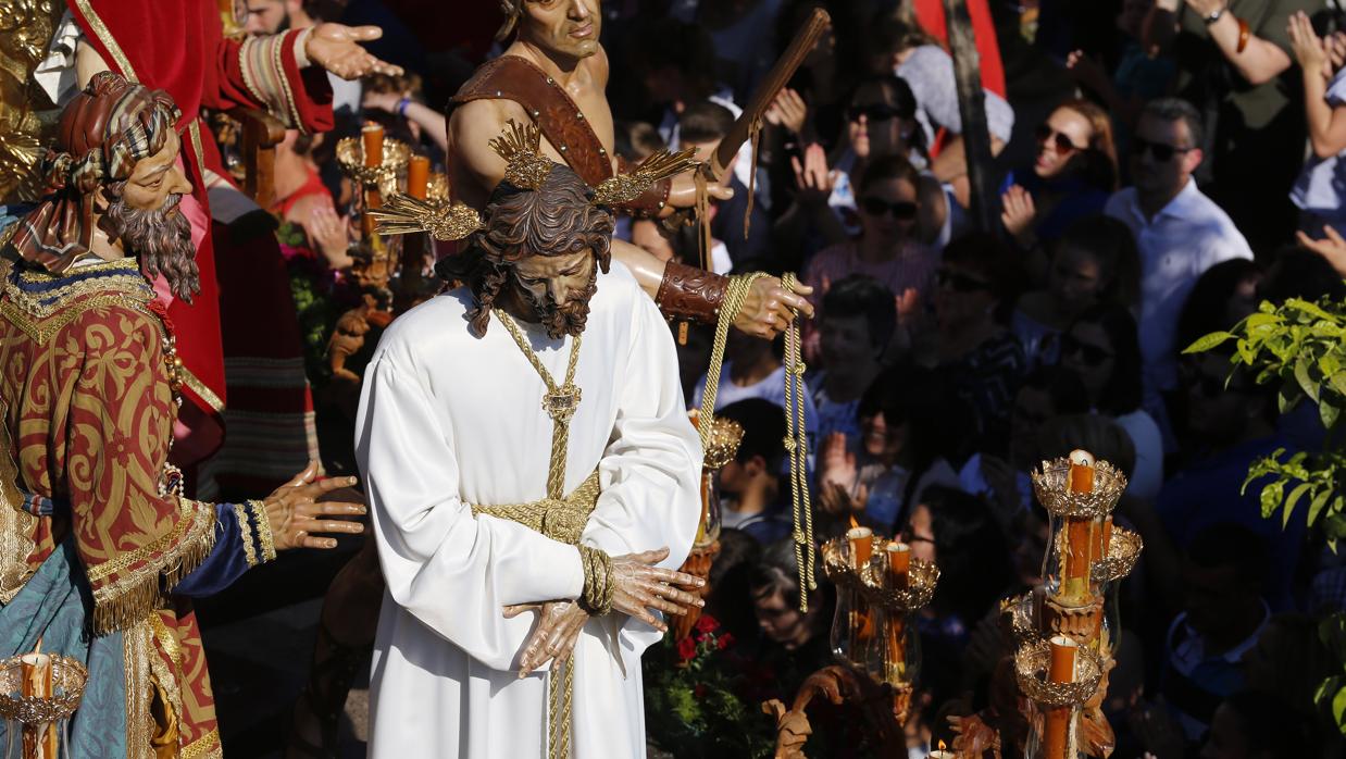 Nuestro Padre Jesús del Silencio, con túnica blanca