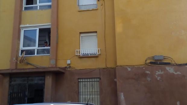 Bloque donde se sitúa la vivienda heredada en La Línea de la Concepción