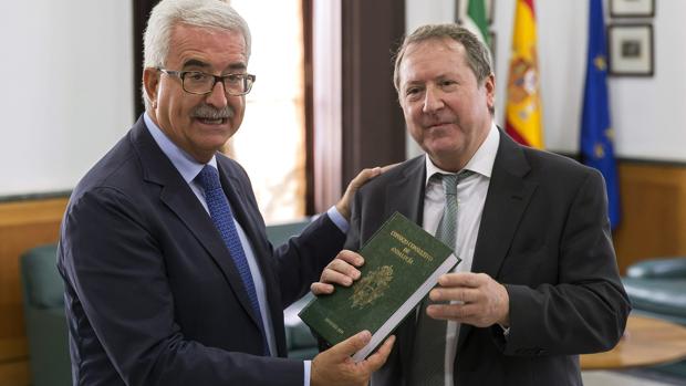 El Consultivo cita leyes de Massachusetts, Oregón y Washington para no limitar el mandato de Susana Díaz