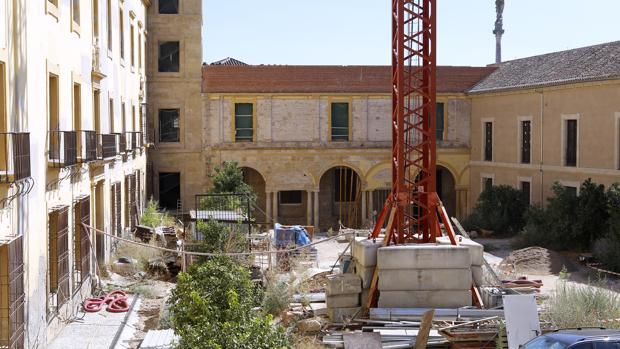 El Palacio Episcopal de Córdoba, en punto muerto