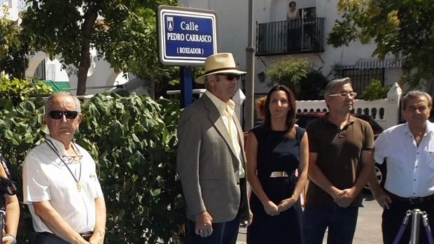 Acto de inauguración de la calle a Pedro Carrasco, este martes en Chipiona