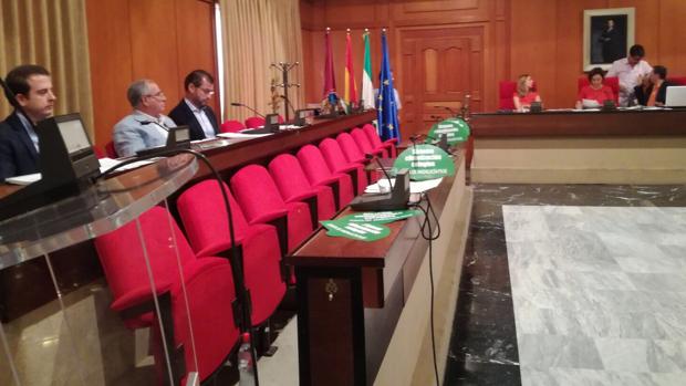 El PP deja el Pleno en medio de la tensión por el homenaje común frustrado a Miguel Ángel Blanco