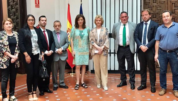 La Defensora del Pueblo estudiará la desigualdad en el impuesto de sucesiones en Andalucía