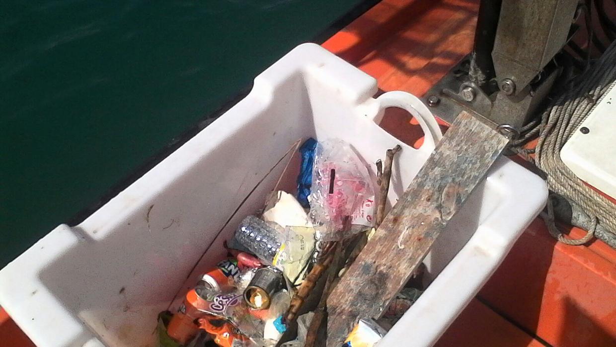Residuos recogidos por una de las embarcaciones puestas en marcha por la Mancomunidad de la Costa del Sol