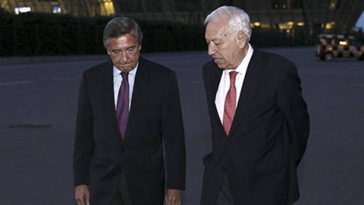 Cristóbal González-Aller, junto al anterior ministro de Exteriores, José Manuel García-Margallo, en 2014