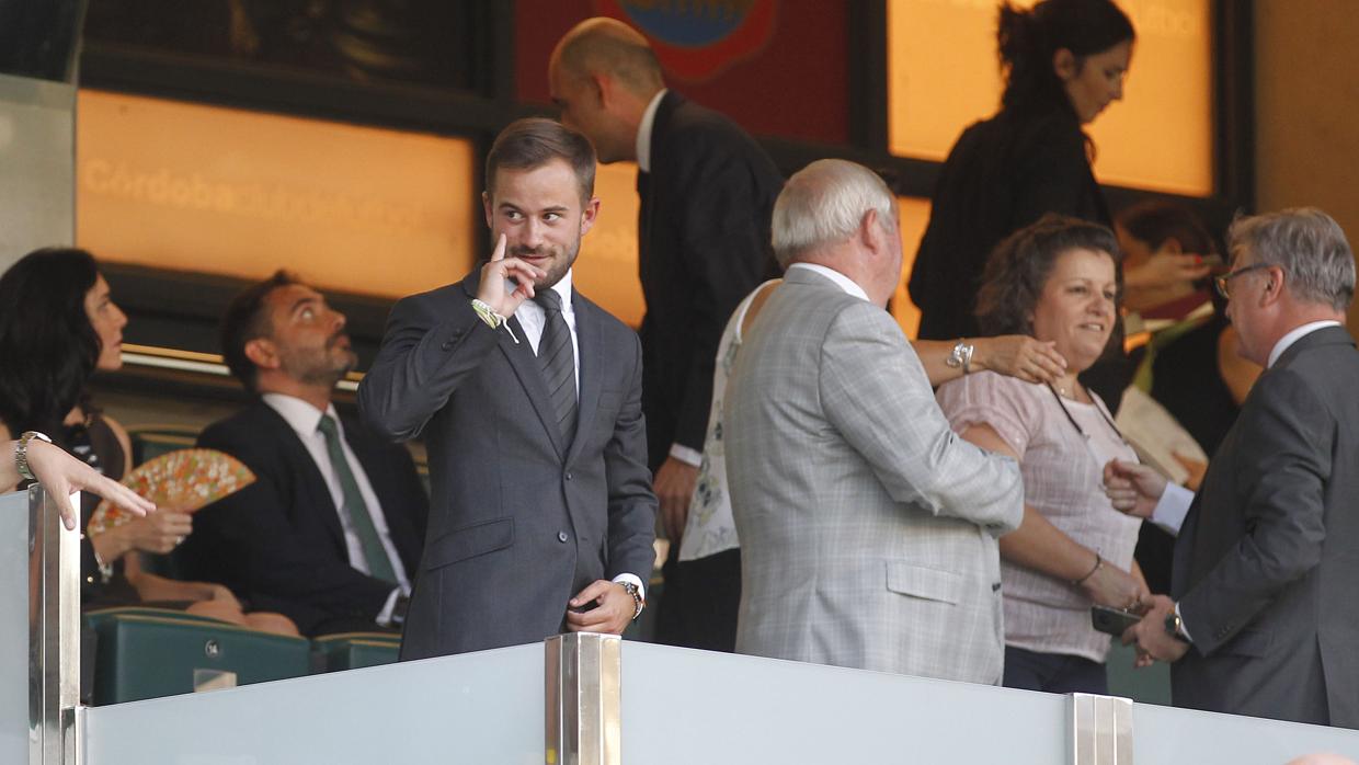 El presidente del Córdoba CF, Alejandro González, en el palco de El Arcángel