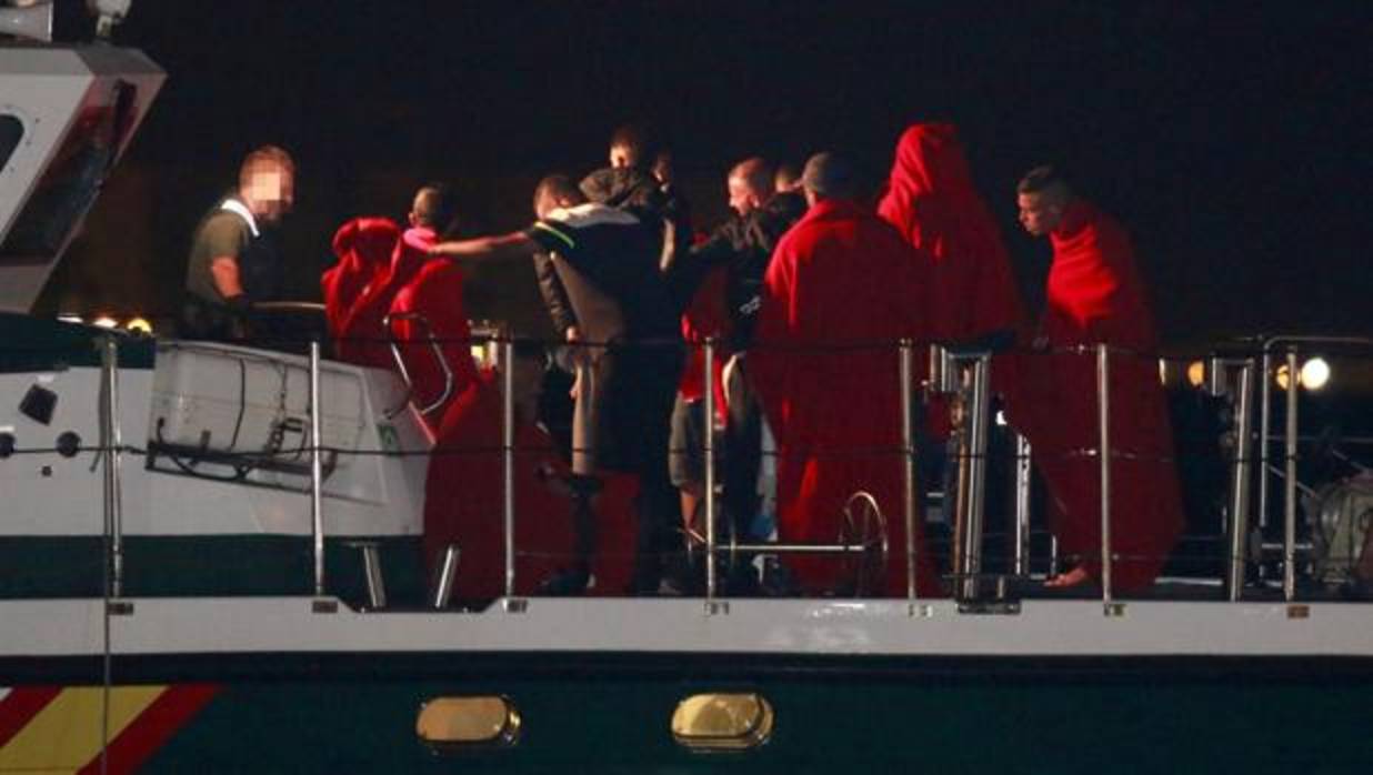 También el miercoles llegó rescataron a otra patera con 23 inmigrantes en Almería