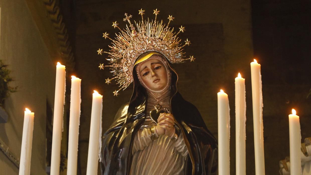 La Dolorosa de la Caridad, en su rosario vespertino