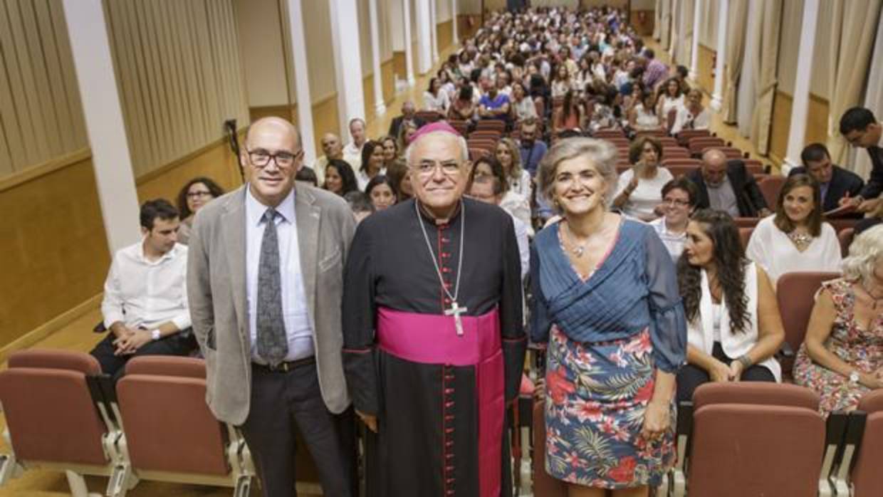 Giulio Carpi, el obispo de Córdoba y la directora de la Fundación Santos Mártires