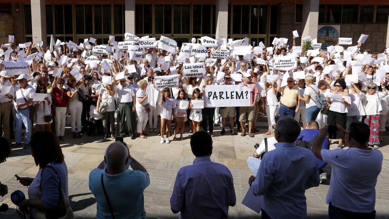 Concentración a las puertas del Ayuntamiento de Córdoba