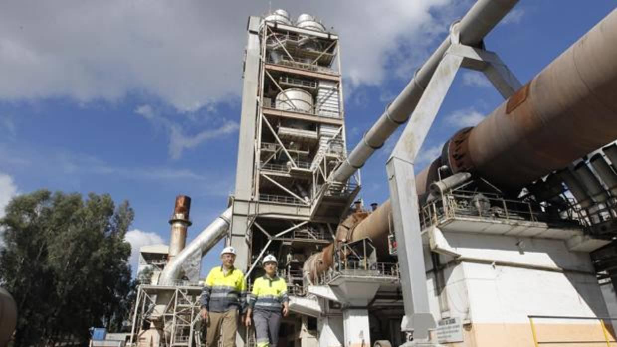 Instalaciones de la cementera Cosmos, en Córdoba