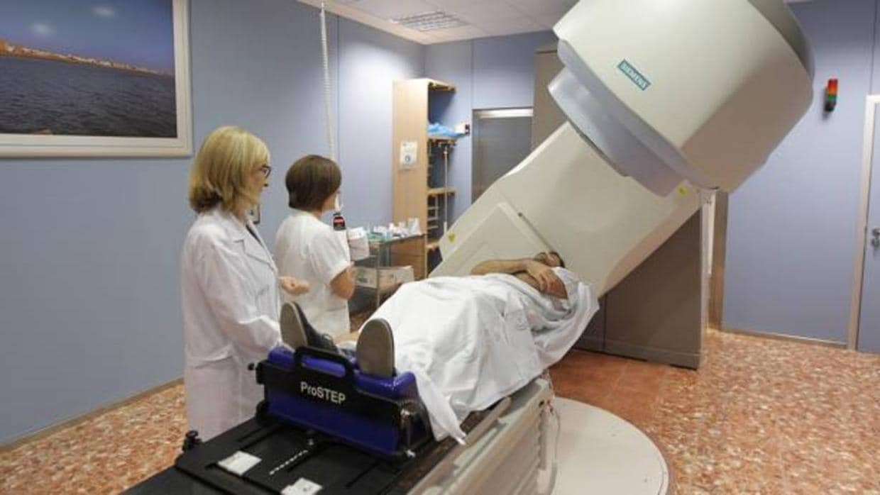 Acelerador lineal de radioterapia en el hospital Virgen Macarena de Sevilla