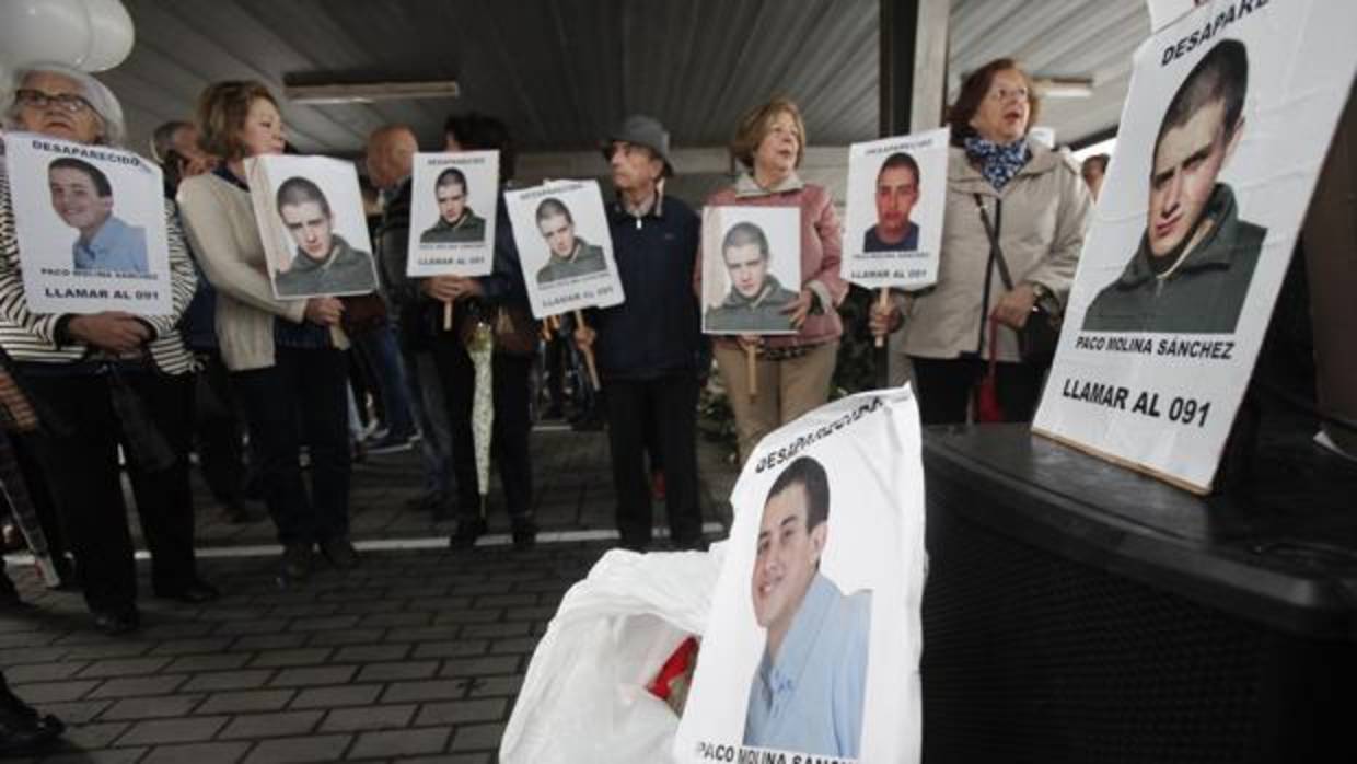 Concentración por el desaparecido Paco Molina