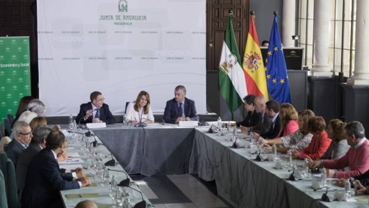 La presidenta de la Junta, Susana Díaz, ayer, en el Palacio de San Telmo