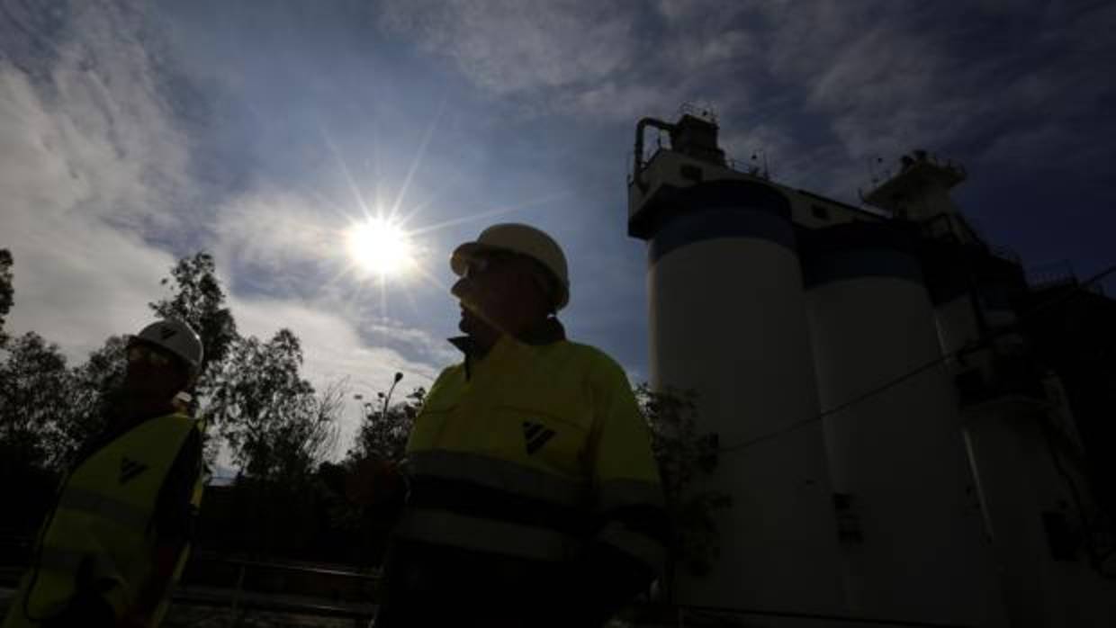 Operarios de la factoría de Cosmos en Córdoba