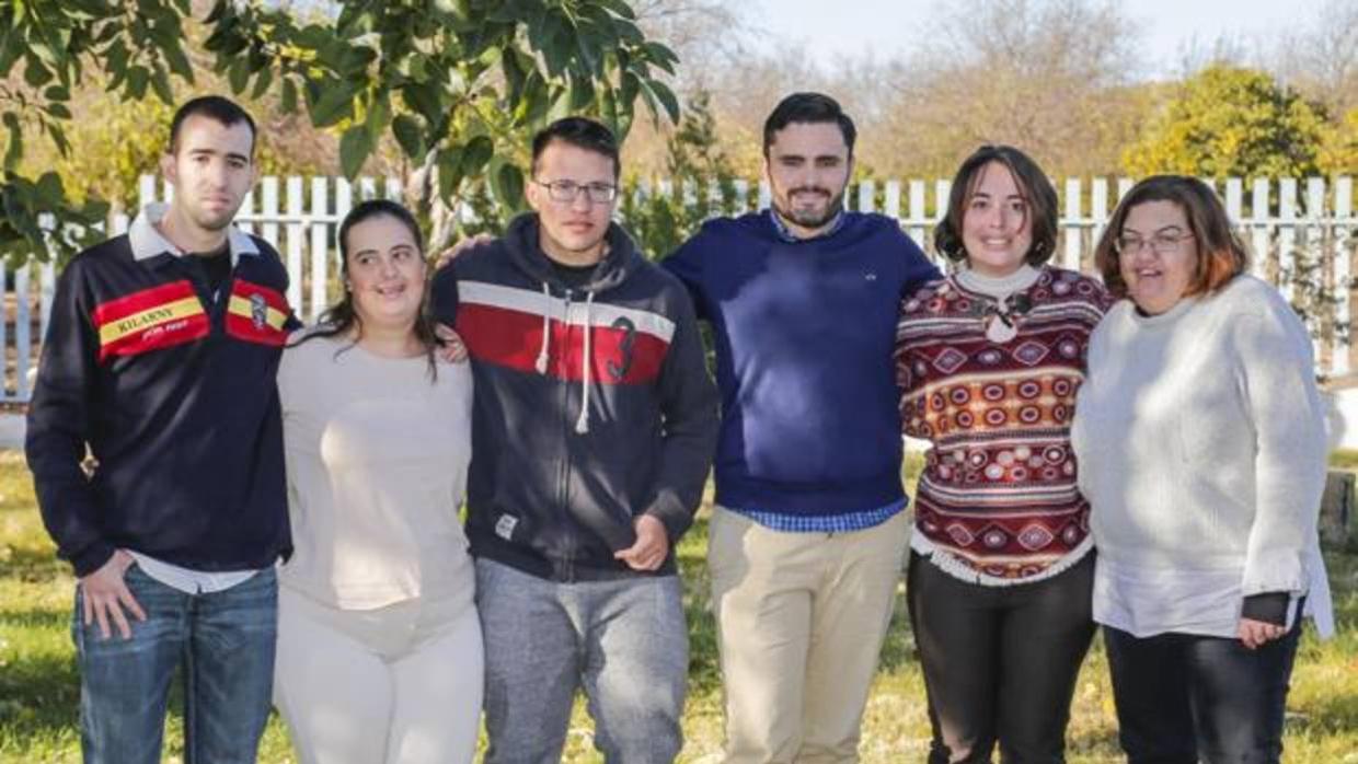 Usuarios de Aprosub junto a su preparador laboral