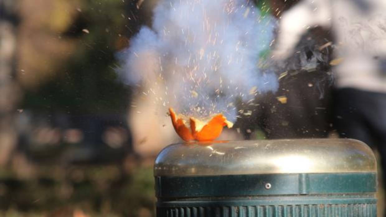 Una naranja explota a cuenta de un petardo