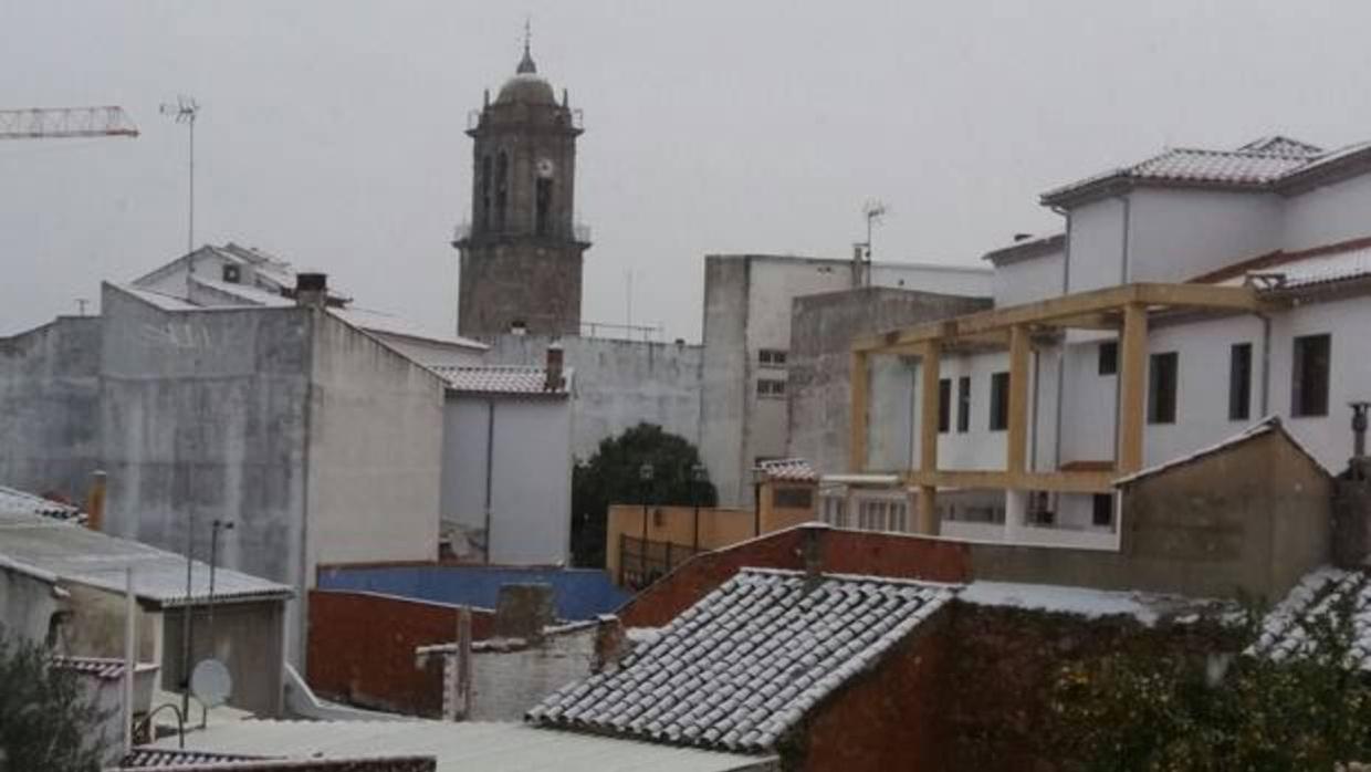 Tejados de Villanueva, teñidos de blanco