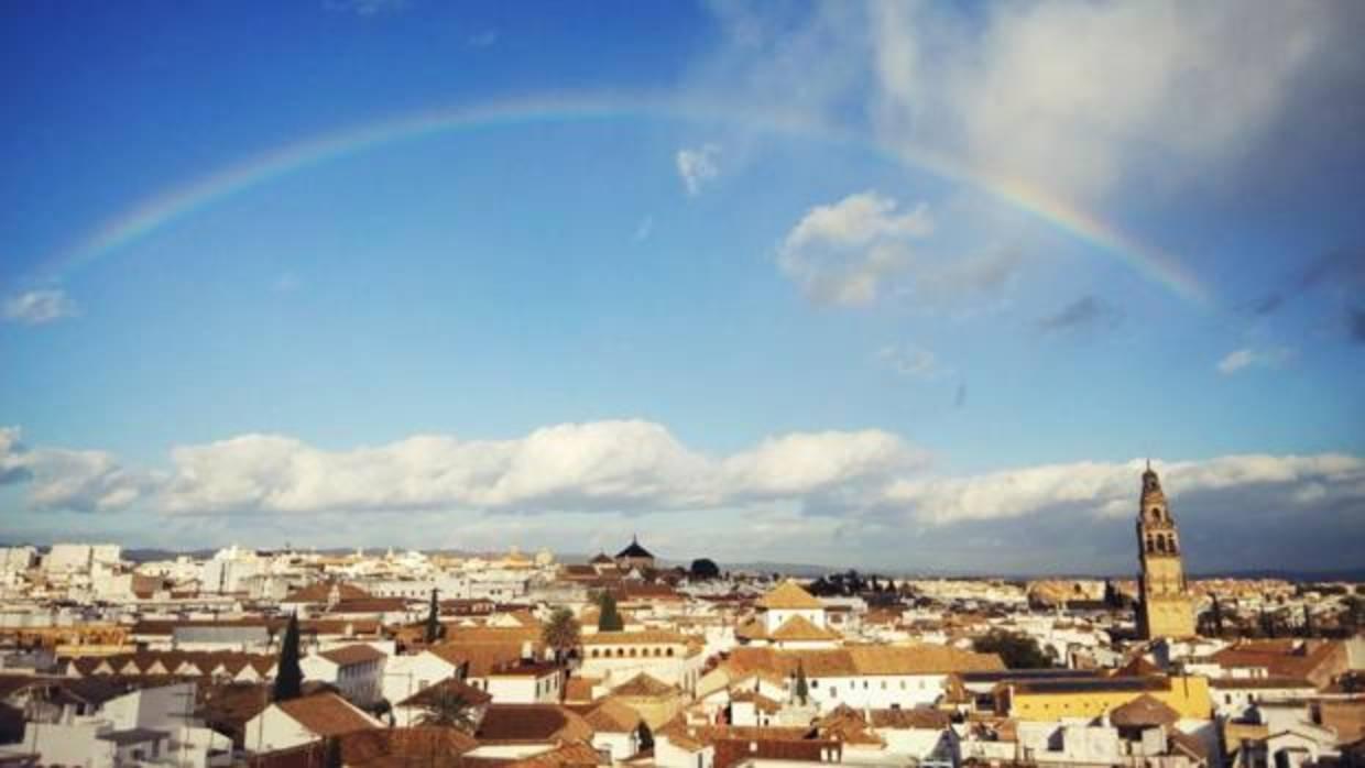 El arcoíris cruza el cielo cordobés