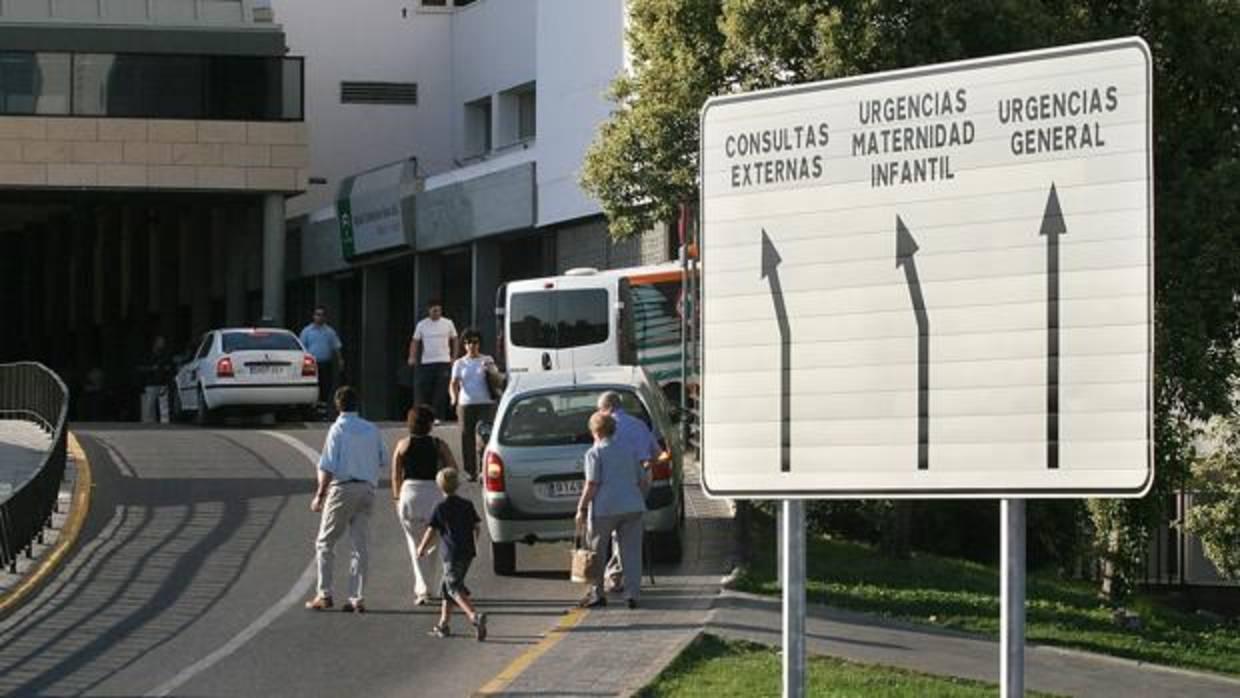 Entrada a las Urgencias del Hospital Materno Infantil del Reina Sofía