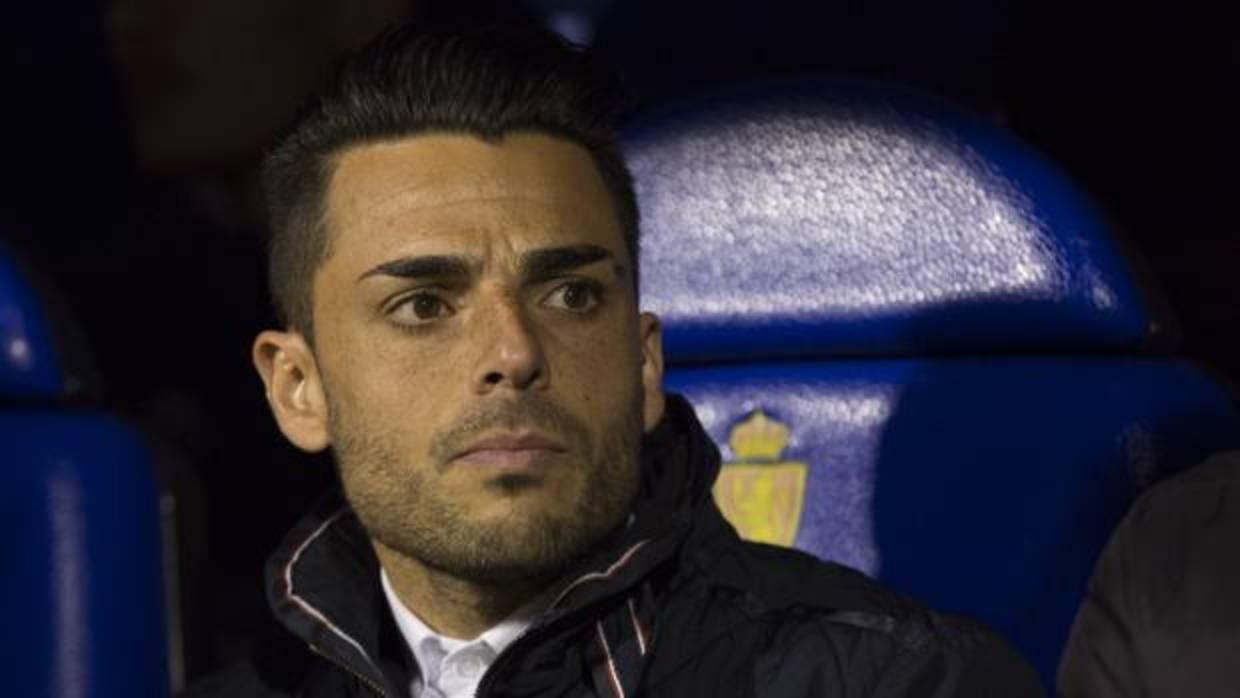 Jorge Romero en el banquillo de La Romareda antes del duelo contra el Real Zaragoza