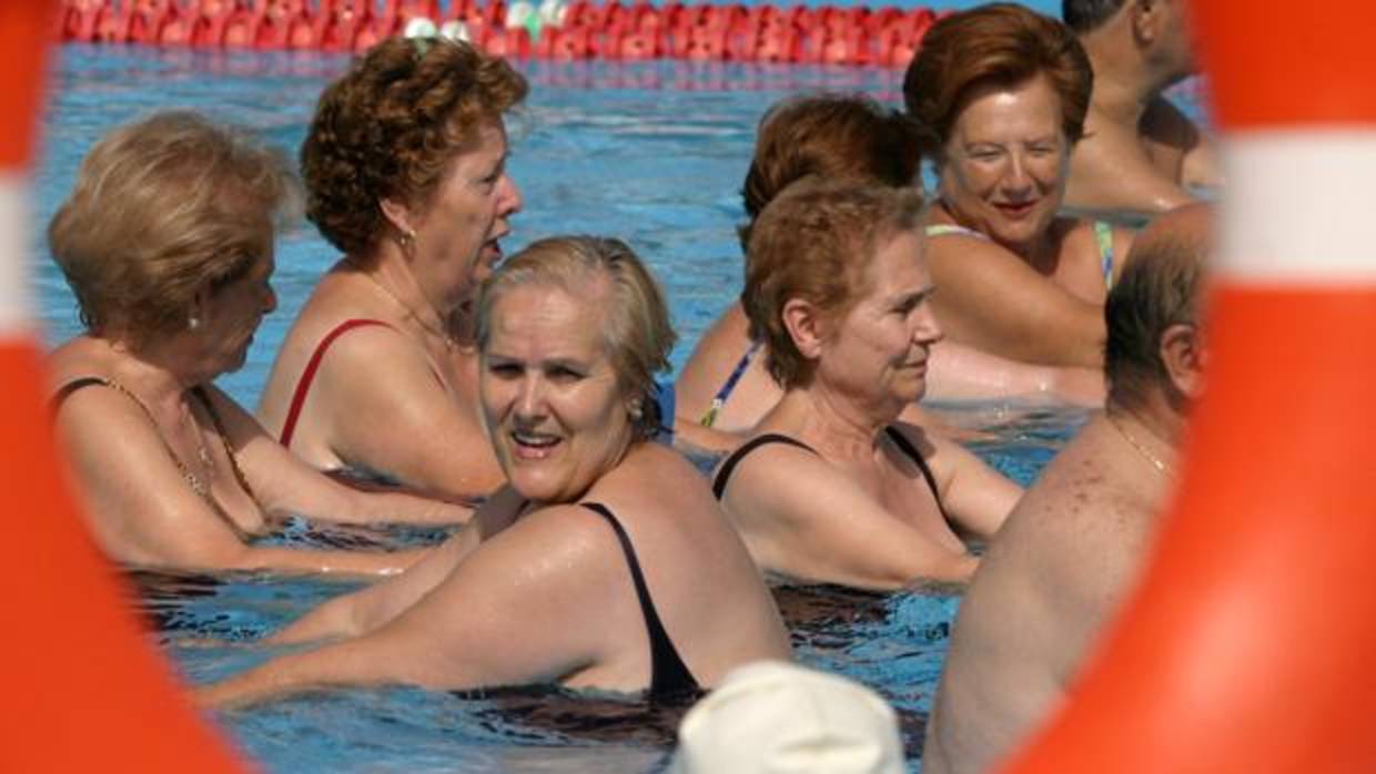 Mujeres participantes en el programa anual de mayores del Ayuntamiento