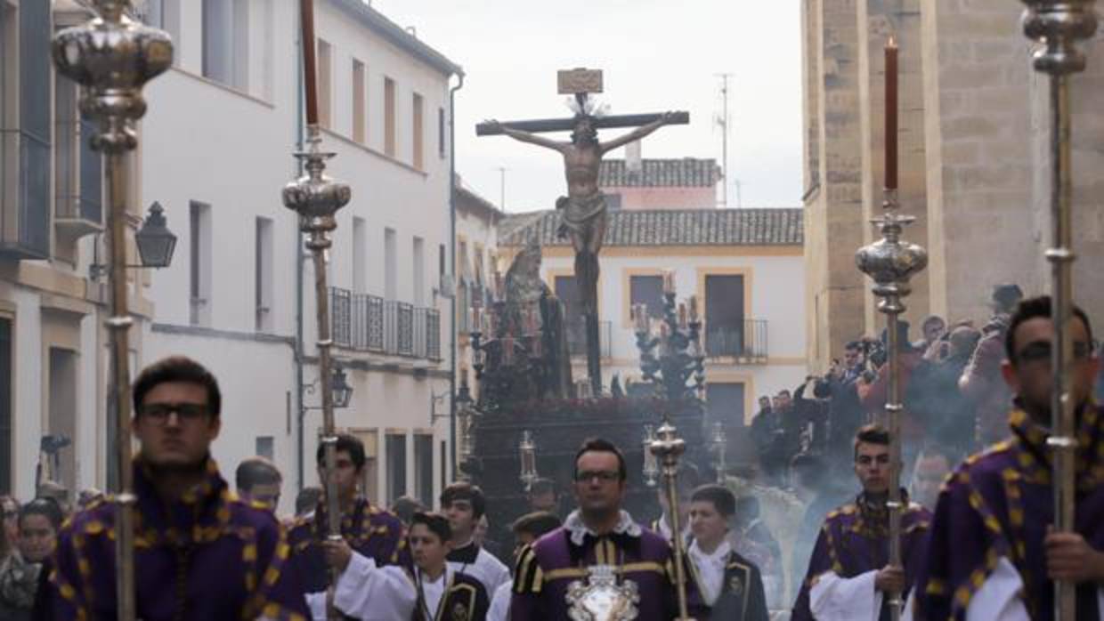 El Cristo de la Expiración y la Virgen del Silencio avanzan hacia la Catedral