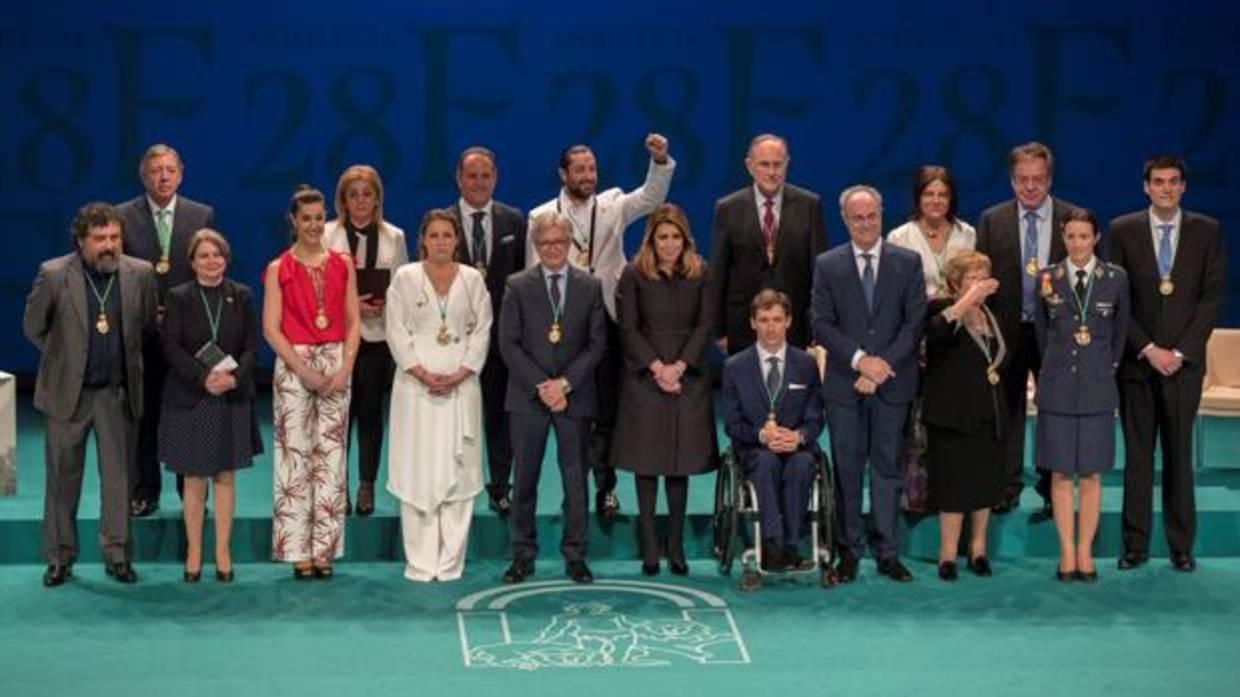 Los premiados en este 28-F, entre los que se encuentra la medalla póstuma a «Chiquito de la Calzada»