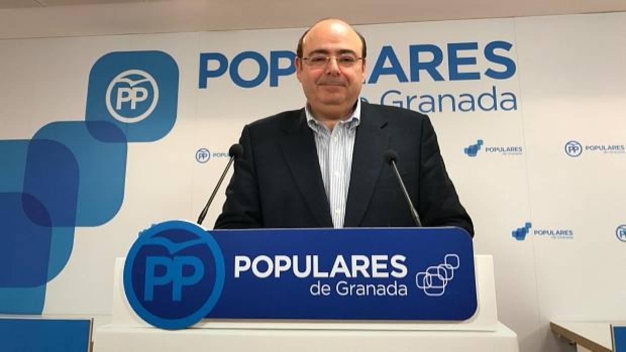El candidato del PP al Ayuntamiento de Granada, Sebastián Pérez, este jueves.