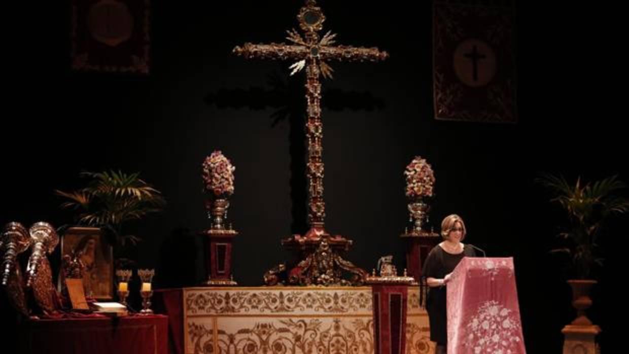 María José Sánchez pronunciaando el pregón de Semana Santa