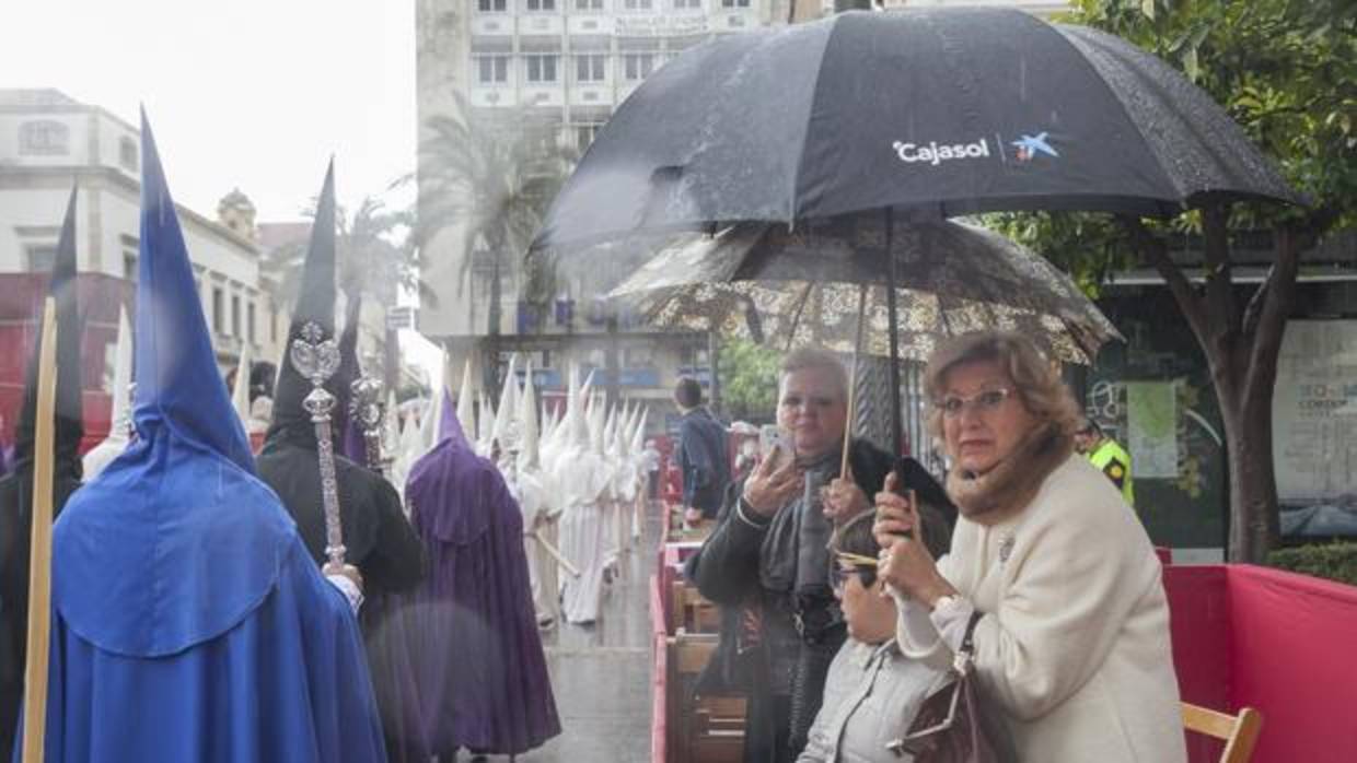 Lluvia en el Domingo de Ramos de la Semana Santa de Córdoba 2016