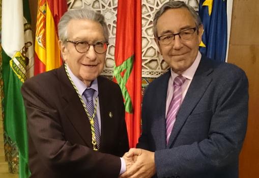 Jaime Gil Aluja, presidente de la RACEF, y José Manuel Cervera, director de la Fundación Tres Culturas del Mediterráneo