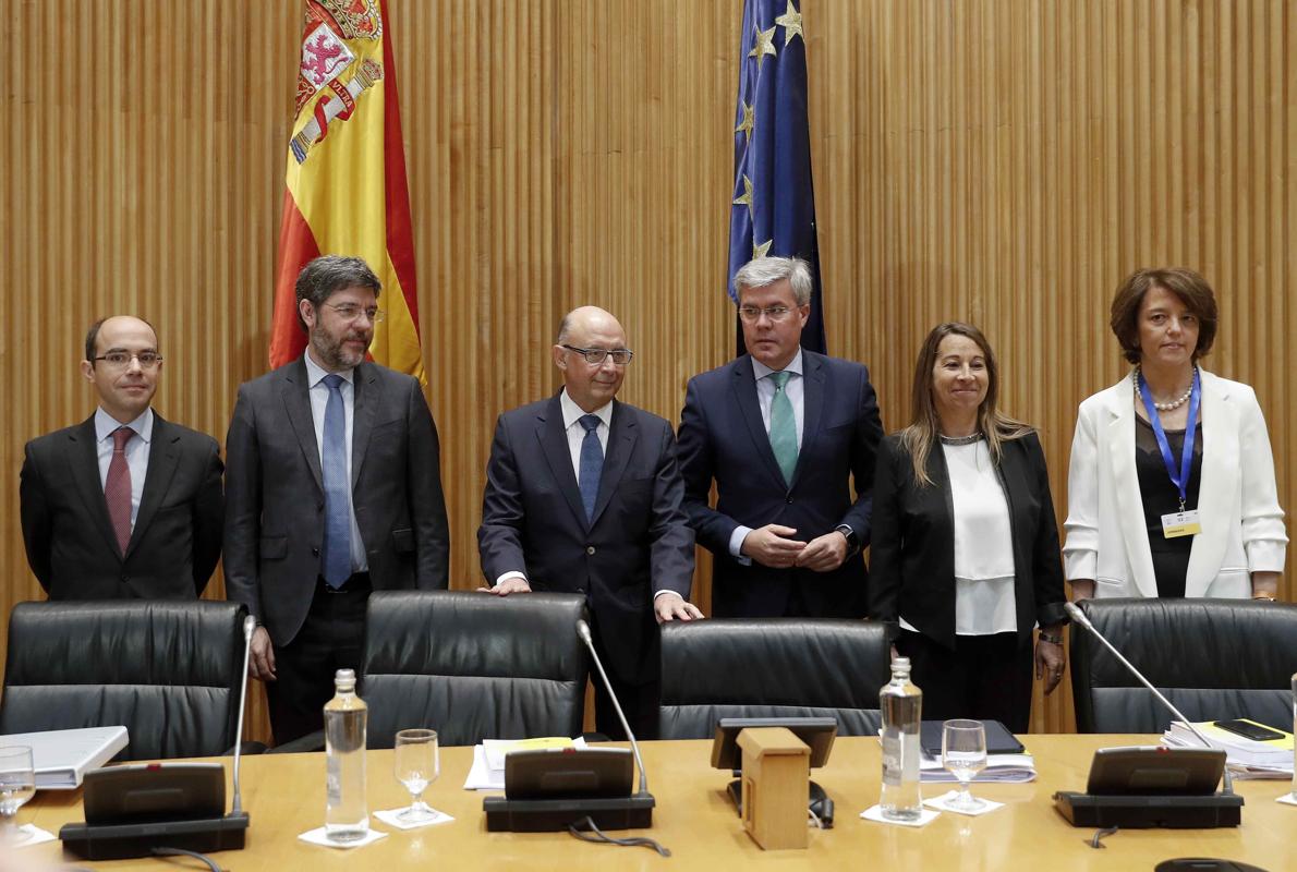 El secretario de Estado de Hacienda, José Enrique Fernández de Moya, critica la exigencia del PSOE