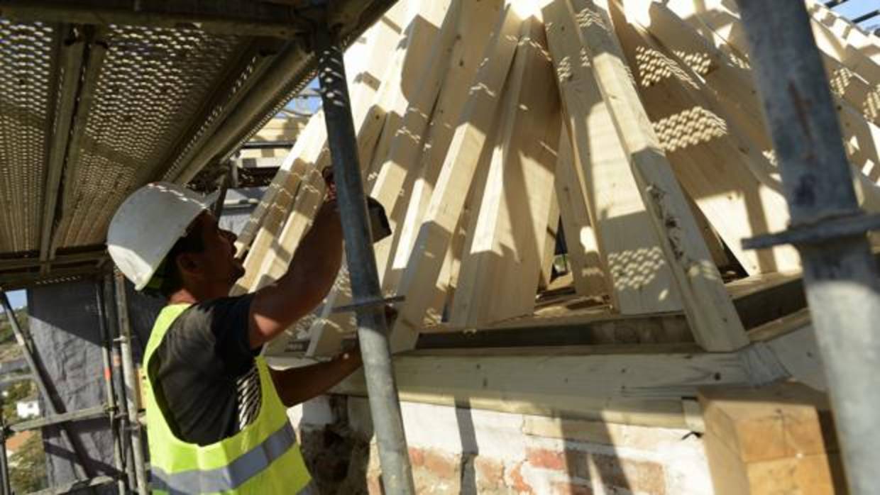 Un compañero de la víctima alertó al servicio de emergencias 112, que no pudo hacer nada por su vida