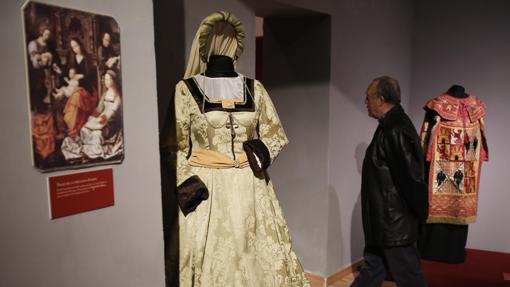 Algunos de los trajes expuestos en La Trinidad