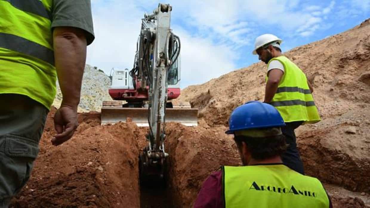 Último palazo en la excavación más reciente para encontrar a Lorca en Alfacar