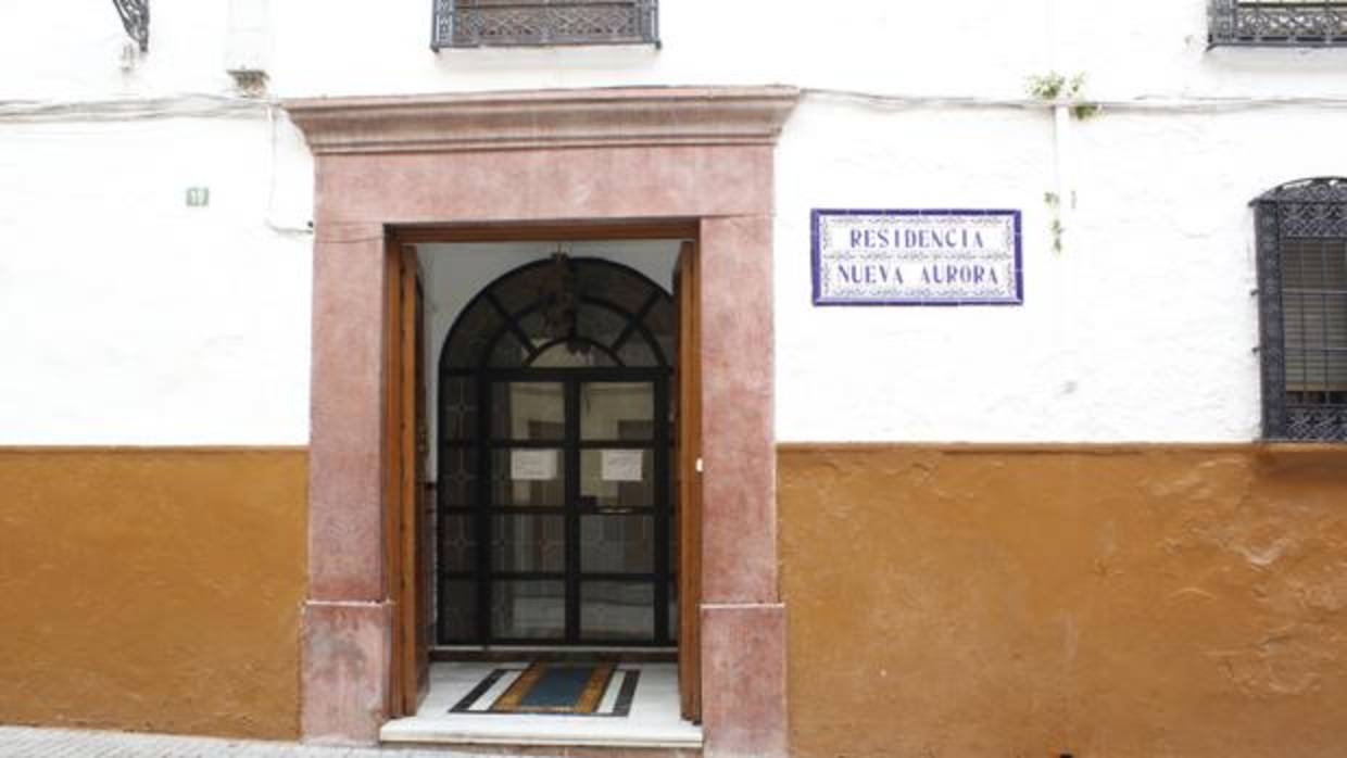 Facahda de la residencia Nueva Aurora de Lucena