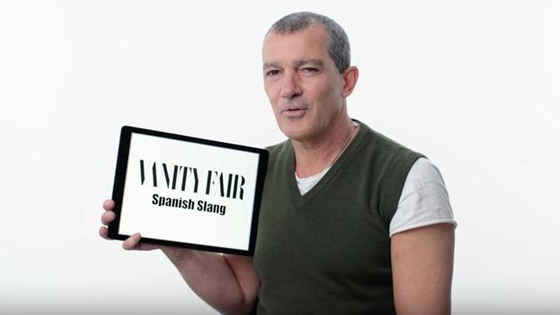 «Alobao», «encogío» o «esmallao», las clases de español de Antonio Banderas