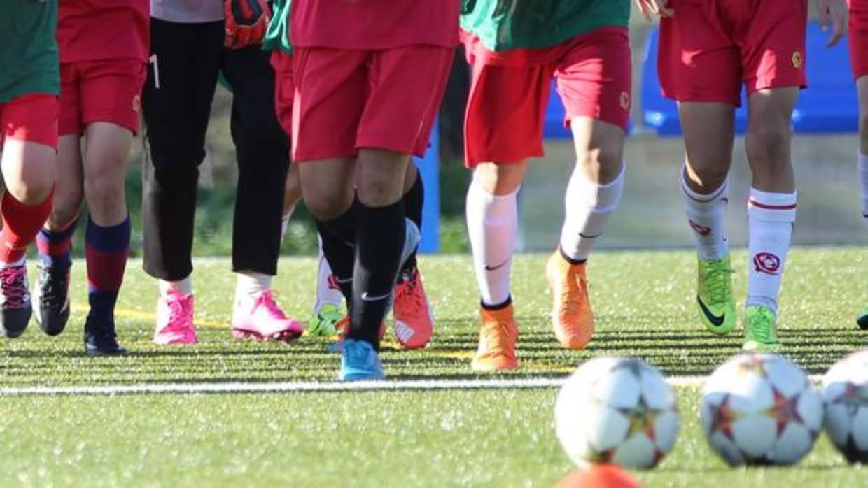 Entrenamiento de un equipo de fútbol base