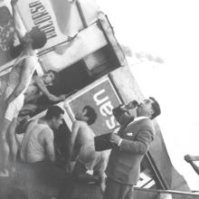 El arquitecto, en el rescate del autobús que cayó al río en 1964