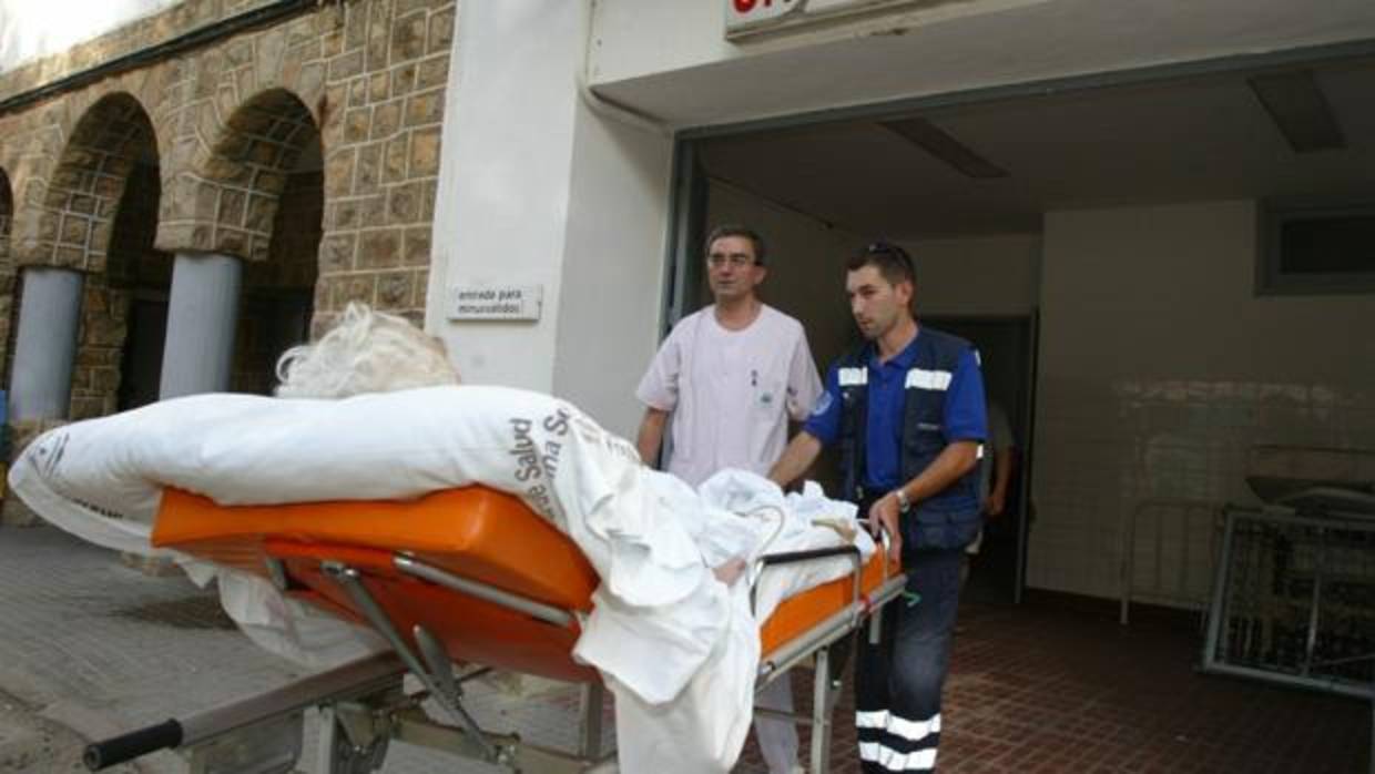 Traslado de los enfermos de Los Morales al Reina Sofía